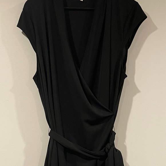Black V-Neck Wrap Dress - Picture 2 of 3